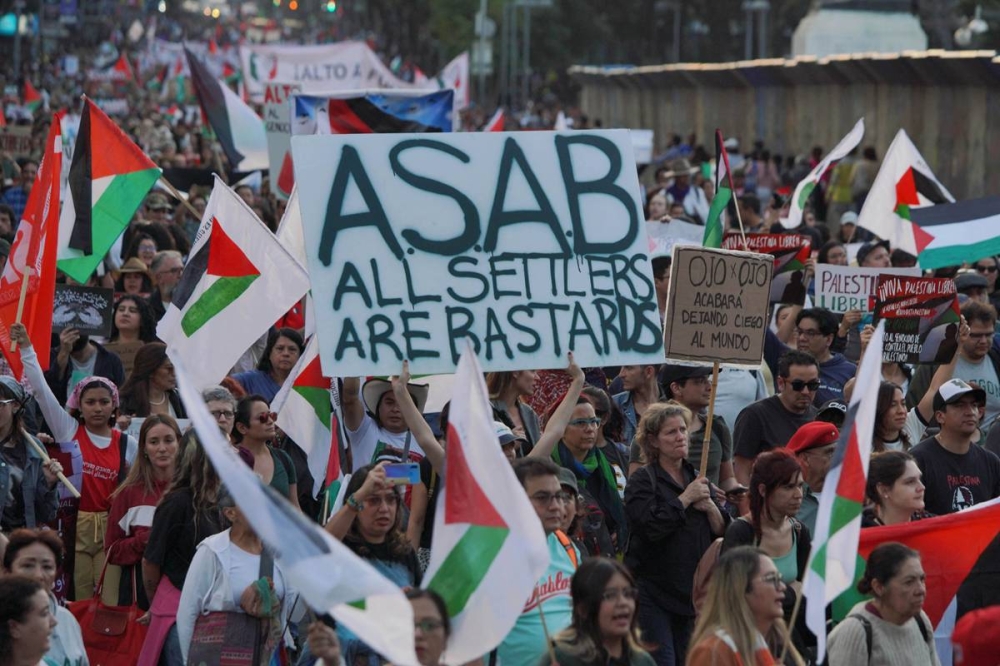 تظاهرات مؤيدة لغزة في العاصمة المكسيكية أمس (رويترز)