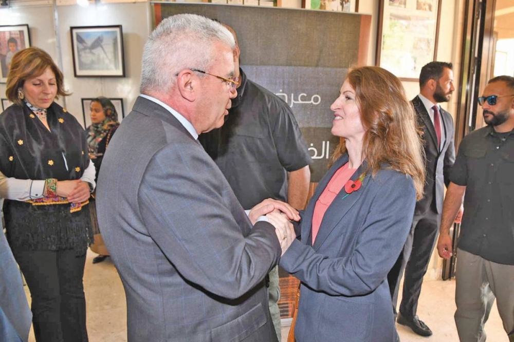 السفيرة البريطانية والسفير طهبوب