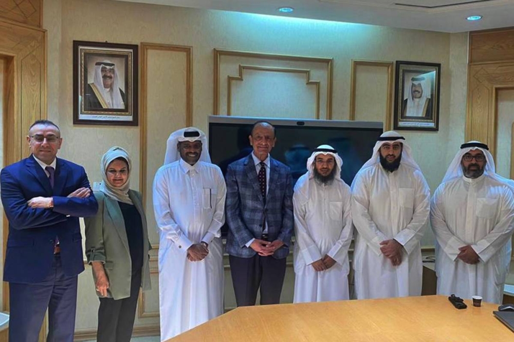  الوكيل المساعد للشؤون الصحية الخارجية بوزارة الصحة د.هشام كلندر مستقبلاً وفد مستشفى سدرة من دولة قطر 