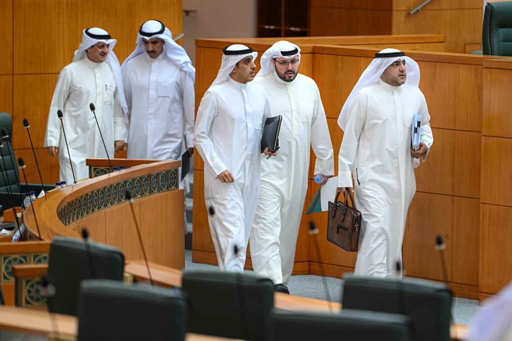 الكندري والصقعبي والمضف والعصفور والعتيبي لحظة دخول القاعة