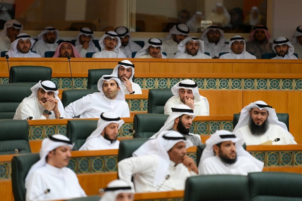 نواب يتابعون استجواب رئيس الوزراء