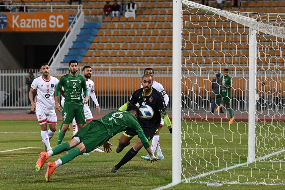 هدف سلطان العنزي في شباك الكويت (تصوير جورج ريجي)