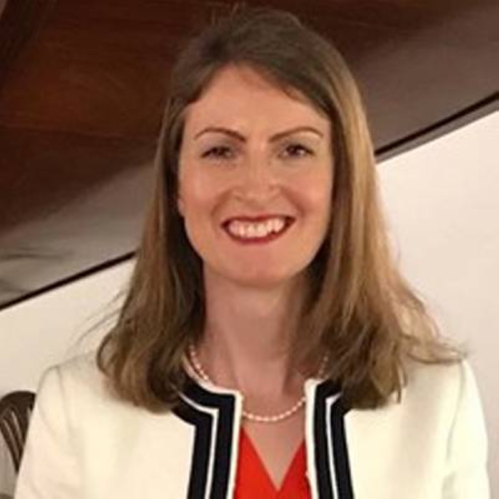 السفيرة البريطانية بليندا لويس