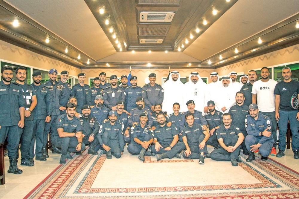 صورة جماعية عقب الإفطار مع رجال «الداخلية»