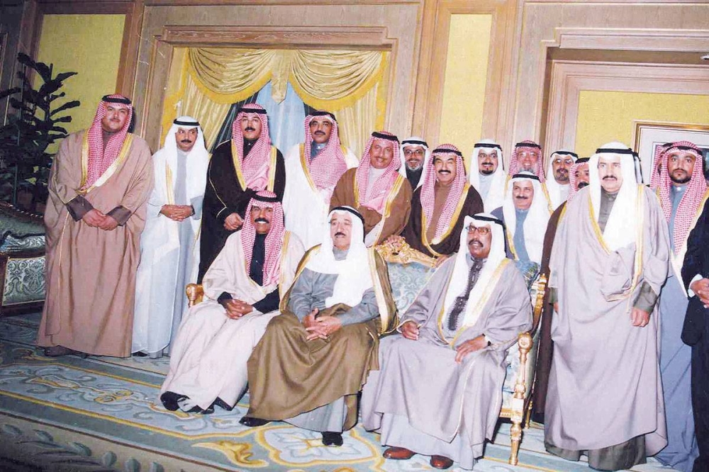  محمد الصباح مشاركاً في أحد لقاءات أبناء الأسرة