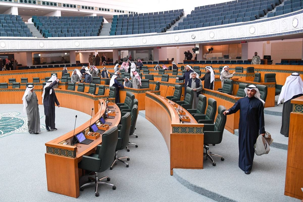 الغانم لحظة مناداته لجوهر «اعتلِ المنصة»