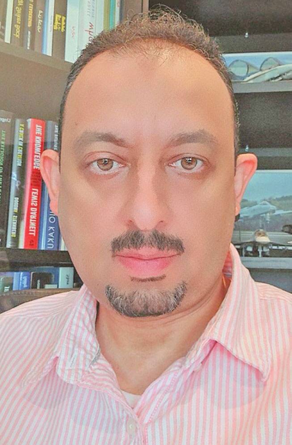 الباحث المختص بمجال الطيران والعلوم العسكرية علي الهاشم