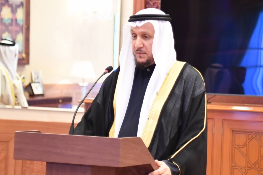 شريدة المعوشرجي مؤدياً اليمين