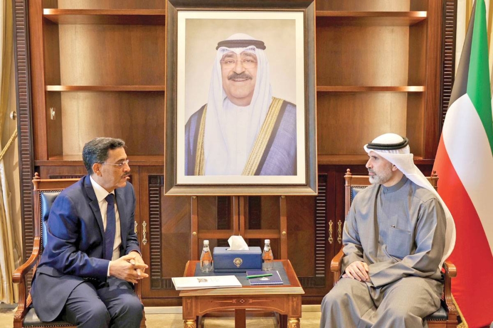 الجابر مستقبلاً السفير اليمني