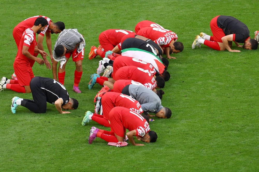 سجدة شكر لله من لاعبي منتخب «النشامى»