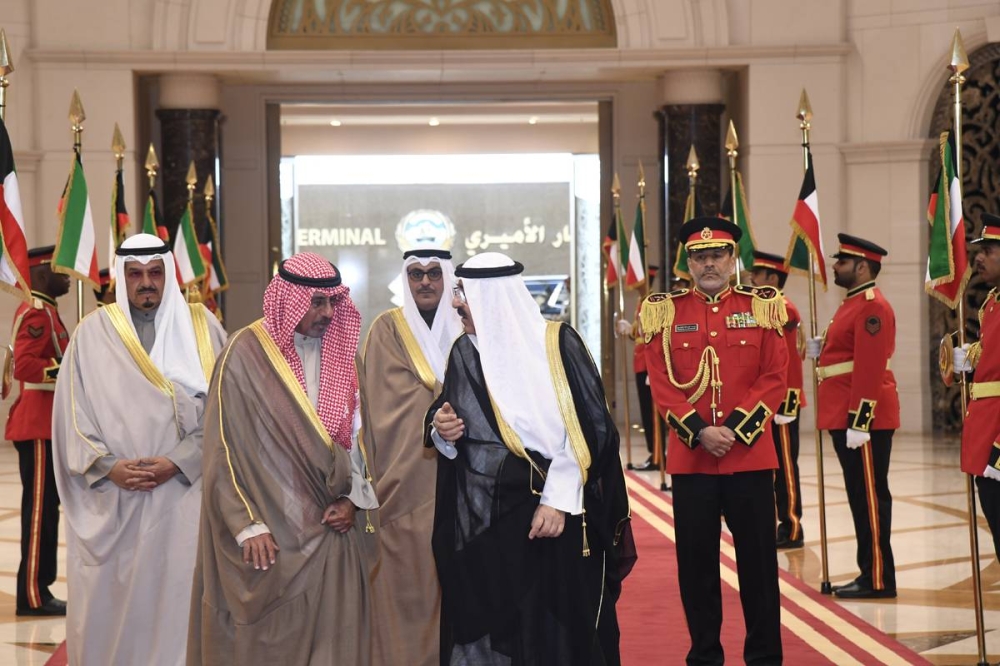 صاحب السمو لدى مغادرته البلاد وفي وداعه نائب الأمير