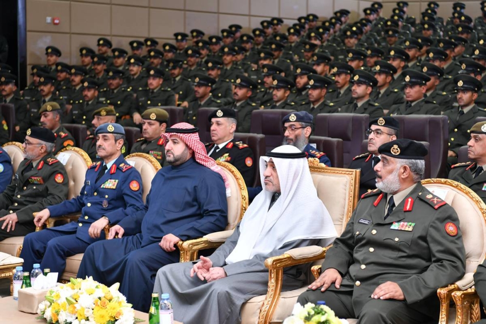 اليوسف خلال تكريم الضباط الخريجين
