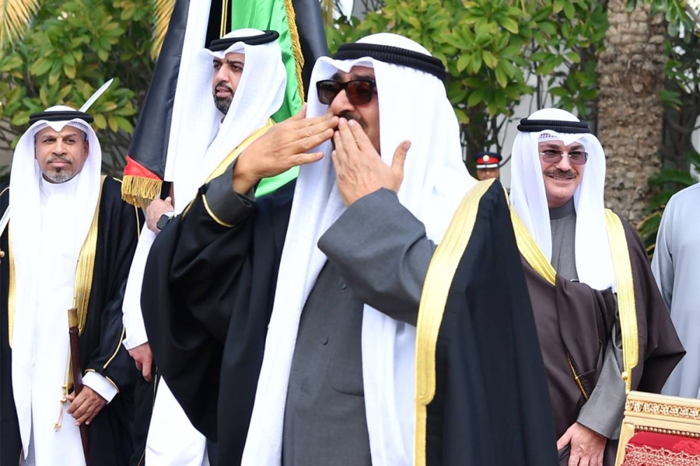 سموه يحيي مستقبليه