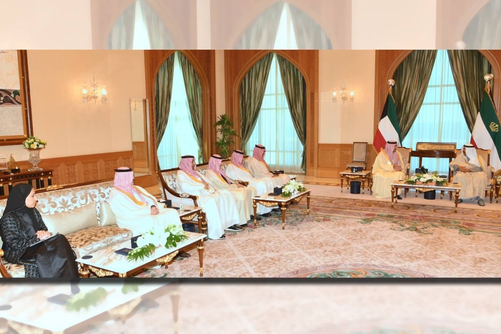 الأمير مستقبلاً الرميان والوفد المرافق اليوم