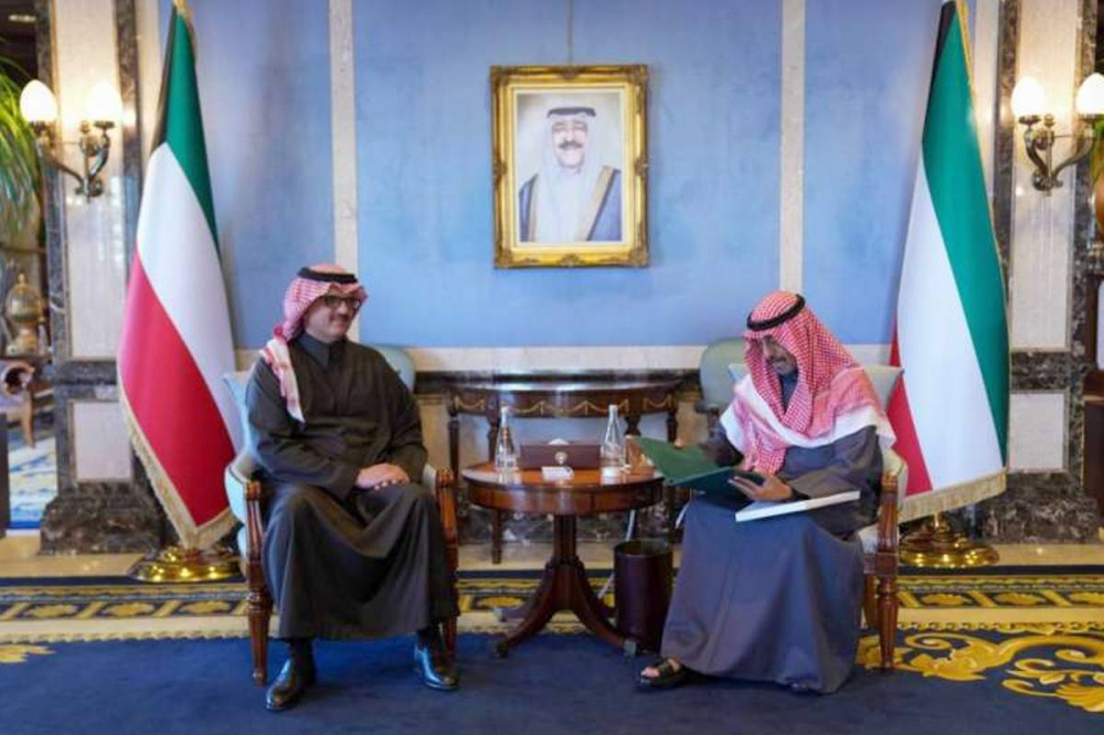 رئيس الوزراء يتسلم الدعوة من السفير السعودي أمس