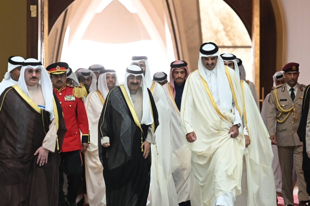 صاحب السمو لدى مغادرته قطر أمس