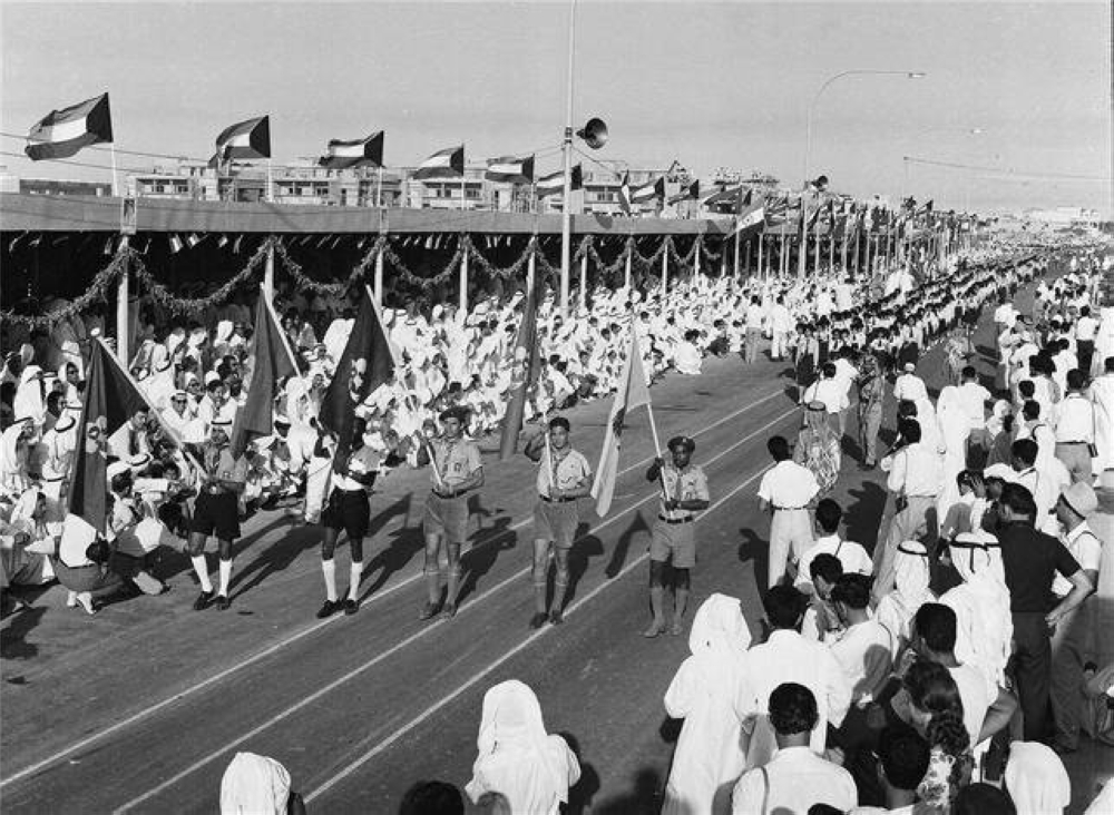 صورة أرشيفية لاحتفالات طلبة المدارس بالعيد الوطني