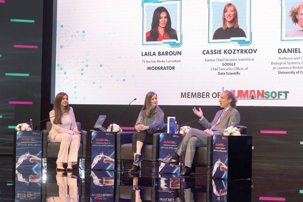 جانب من جلسة المناقشة الأولى