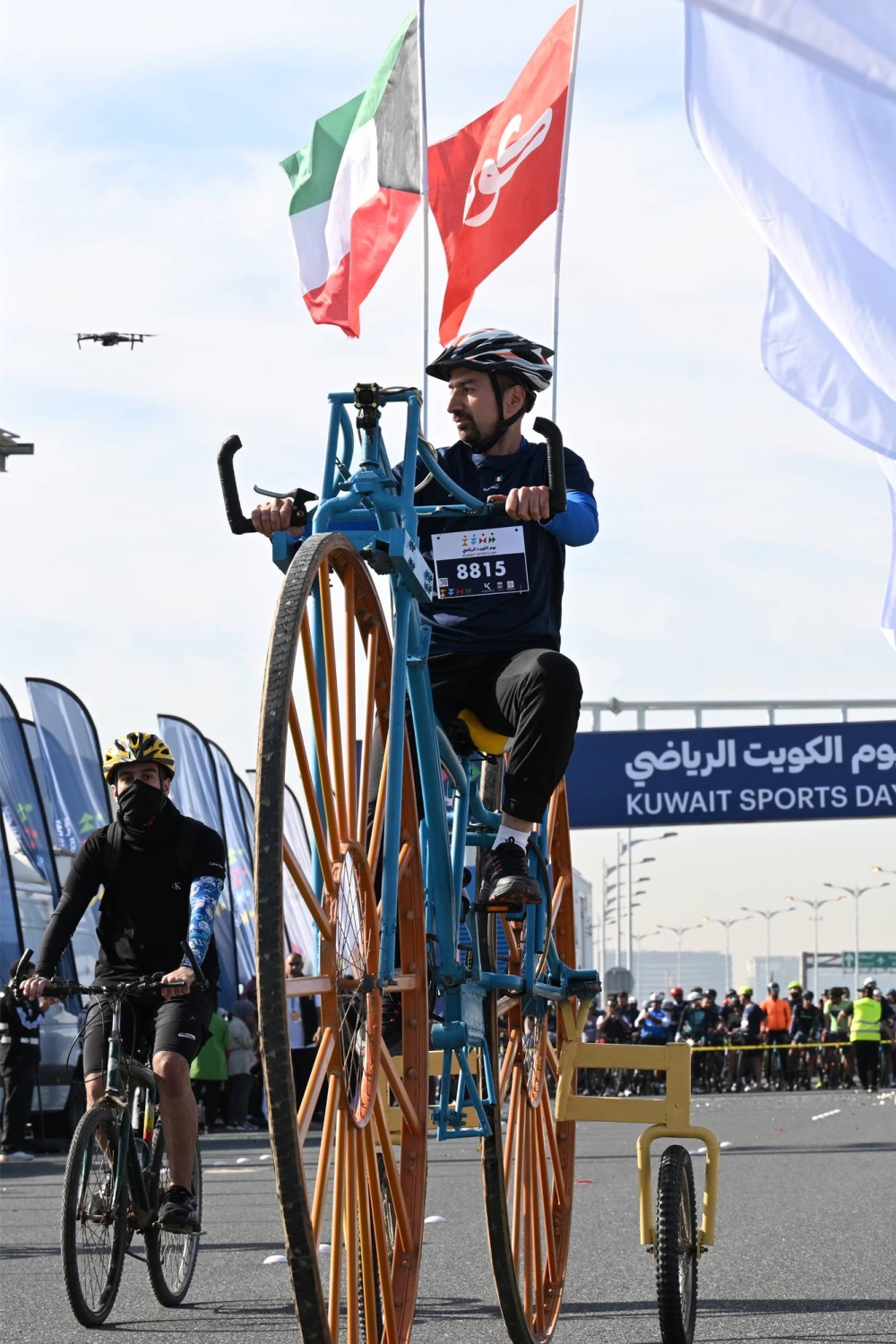 من «تقليعات» الدرّاجين المشاركين