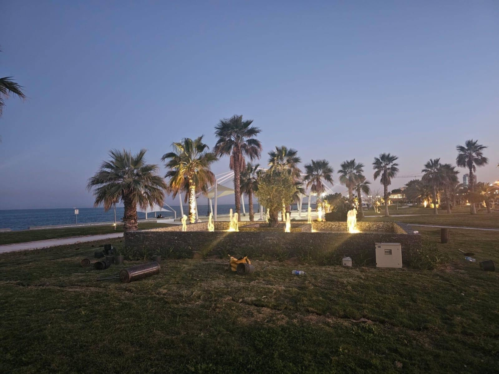 شاطئ أنجفة بحلته الجديدة