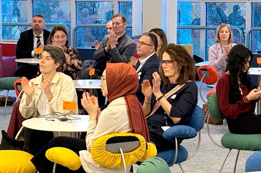  جانب من الحضور في الإفطار الذي أقيم في أروقة البرلمان