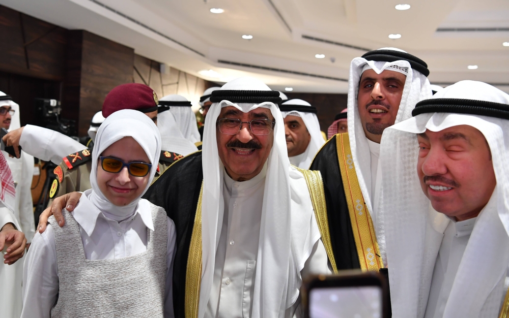 سمو أمير البلاد يقوم بزيارة إلى جمعية المكفوفين
