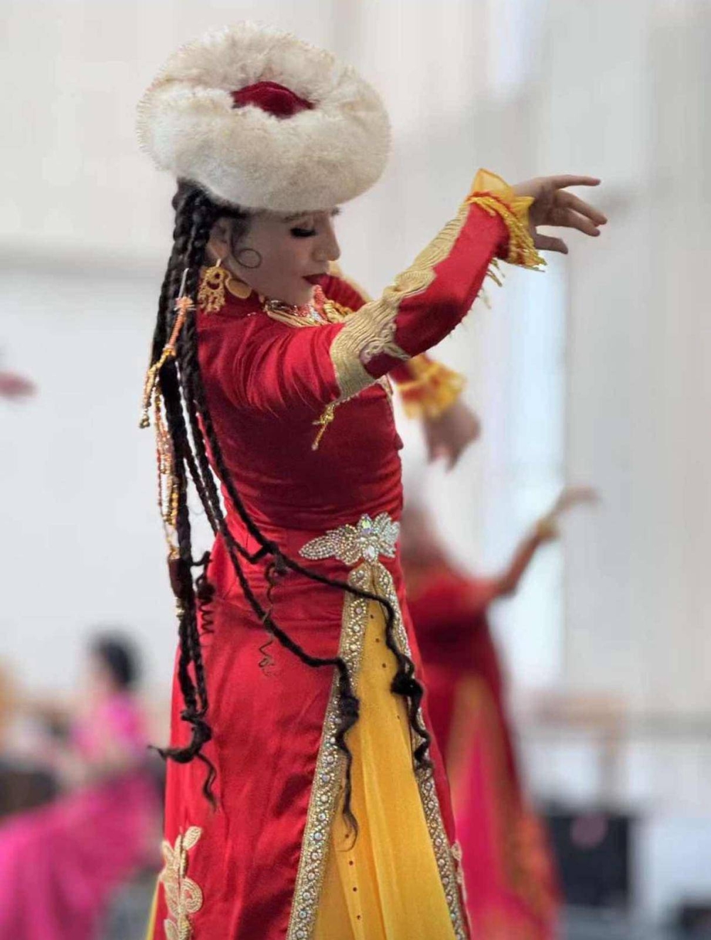 راقصة إيغورية (تصوير واتشارين سيتاكودان)
