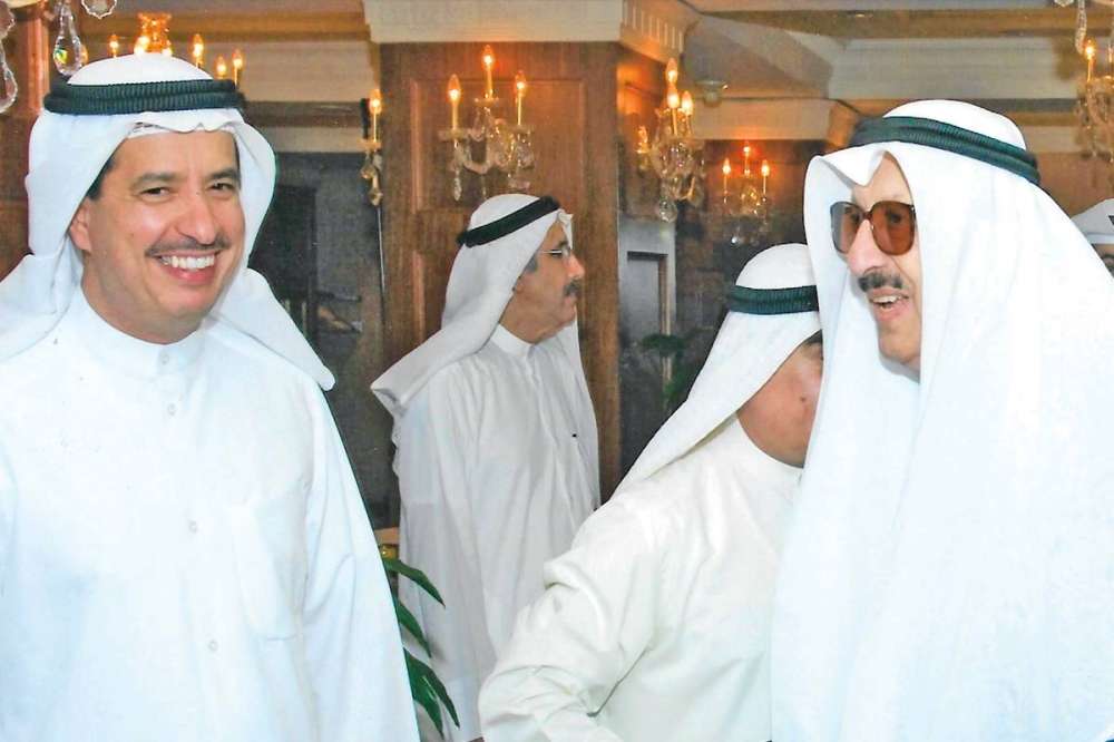 مع العم المرحوم محمد عبدالرحمن البحر في ندوة البنك الوطني (نوفمبر 2008)
