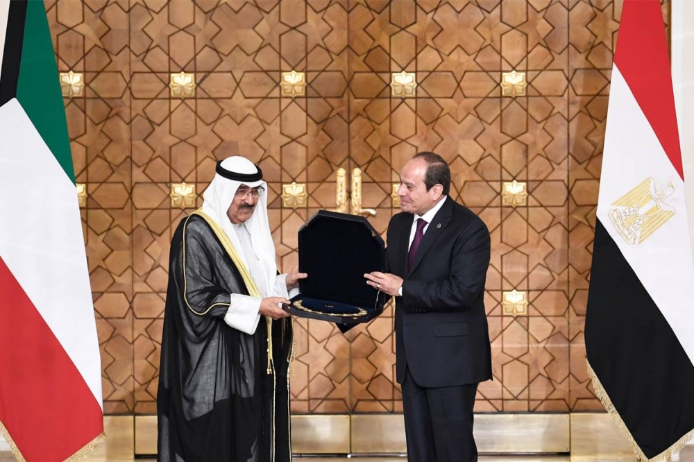 سموه متسلماً قلادة النيل