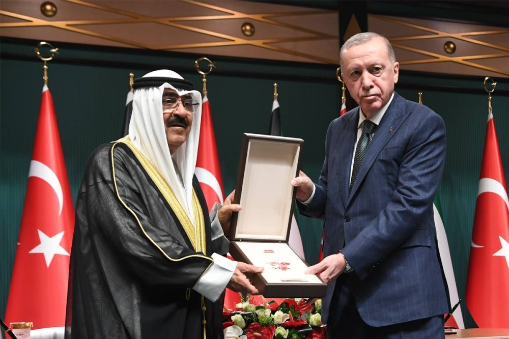 الأمير يتسلم «وسام الدولة» من أردوغان