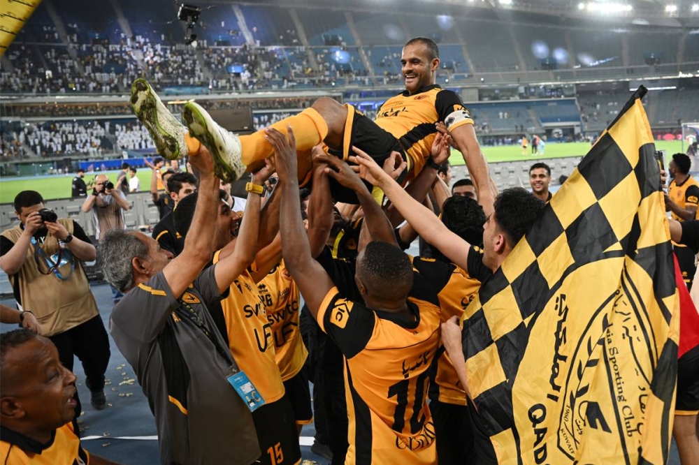 المطوع محمولاً على الأعناق