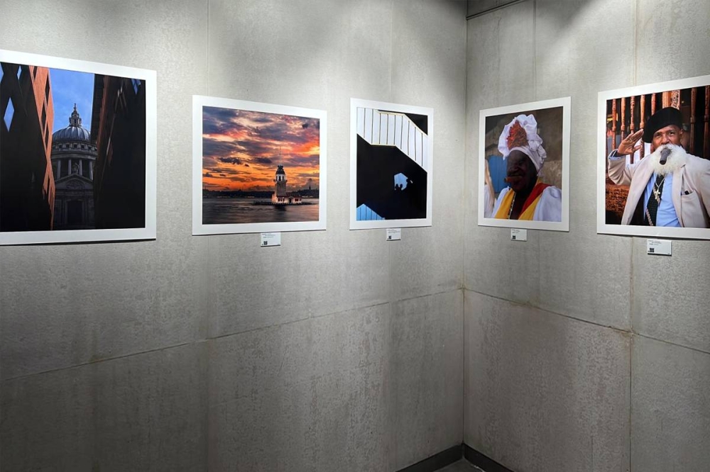 بعض الأعمال المعروضة