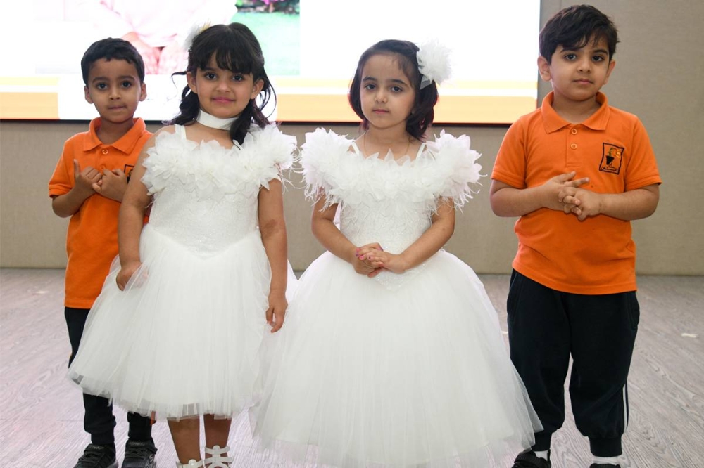 الأطفال الخريجون يؤدون فقرة ترحيب     (تصوير نوفل إبراهيم)