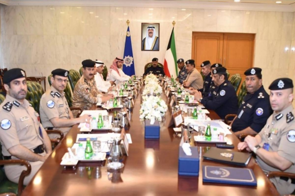 سالم النواف خلال الاجتماع