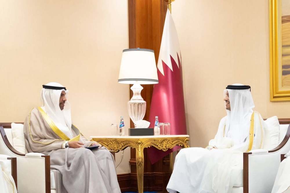 اليحيا خلال لقائه مع نظيره القطري الشيخ محمد بن عبدالرحمن آل ثاني