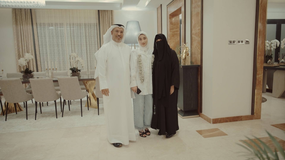 نوف العصيمي مع والديها