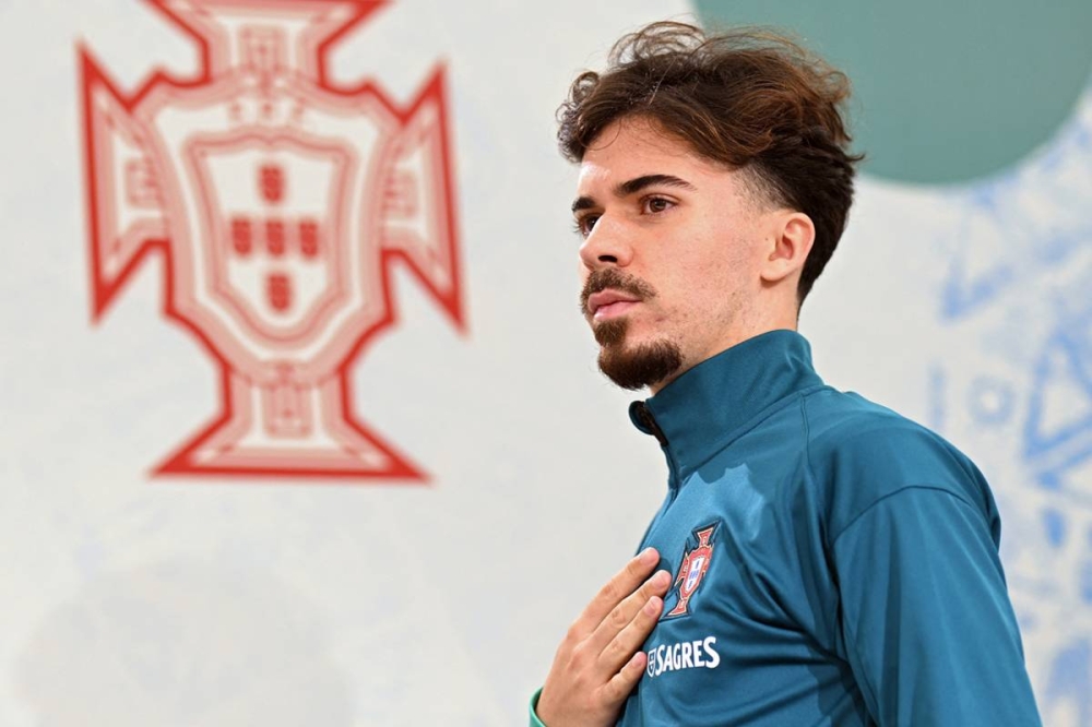 فيتور فيريرا (فيتينيا لاعب وسط منتخب البرتغال