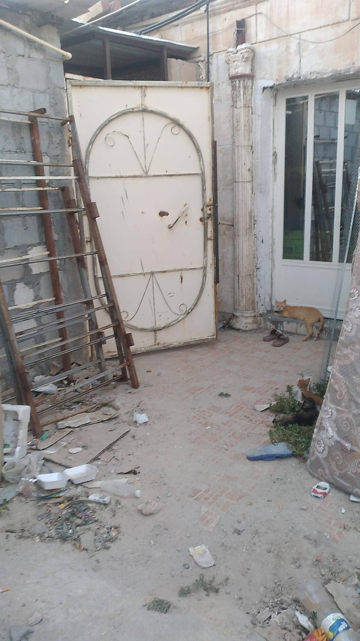 أماكن سكن تفتقر لأبسط قواعد السلامة