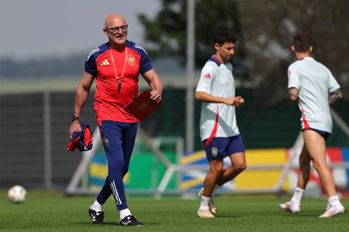 المدرب دي لا فوينتي 