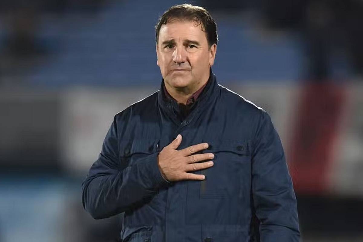 المدرب نيستور لورنزو 