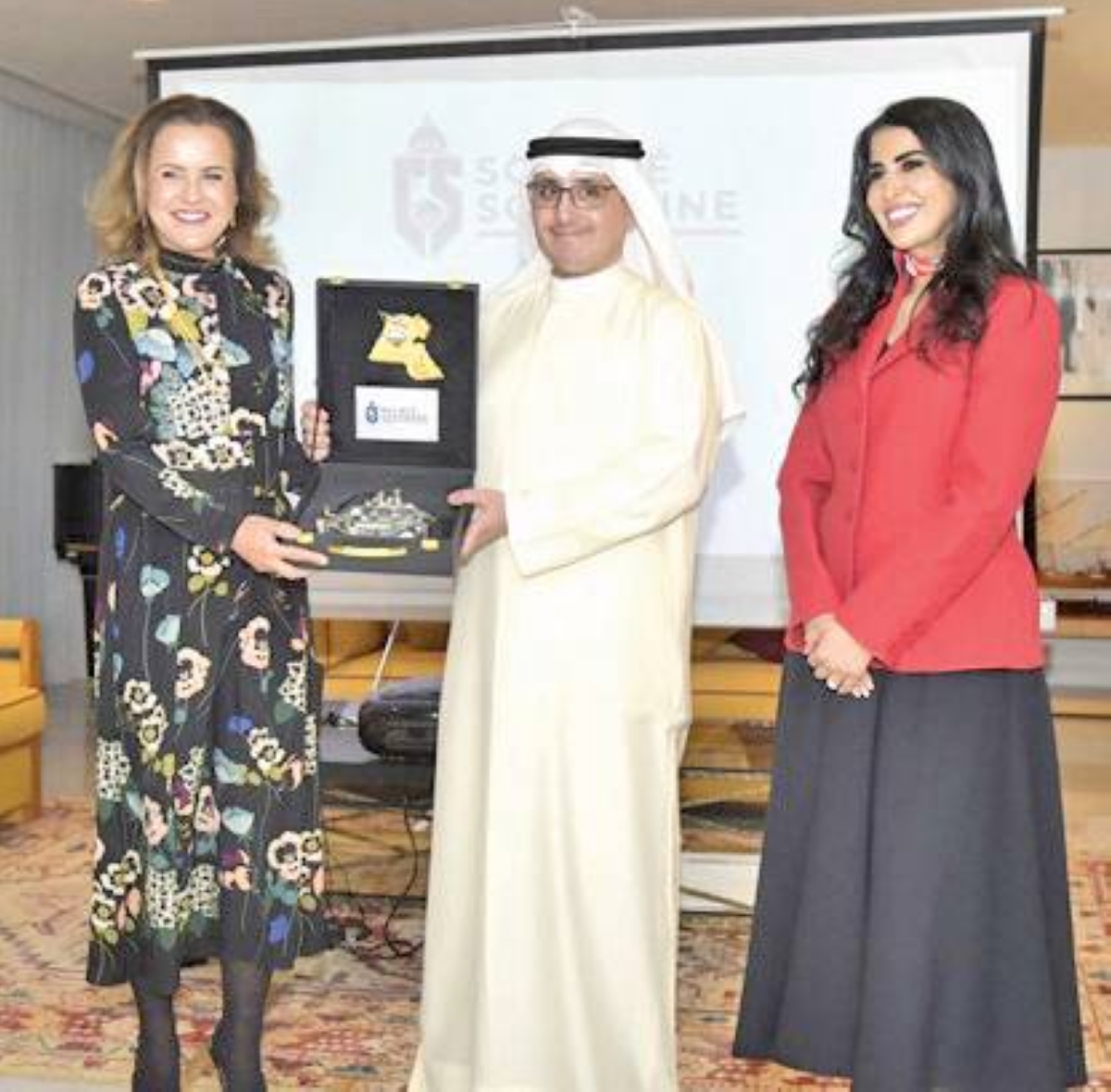 درع تكريمية لأحمد الناصر