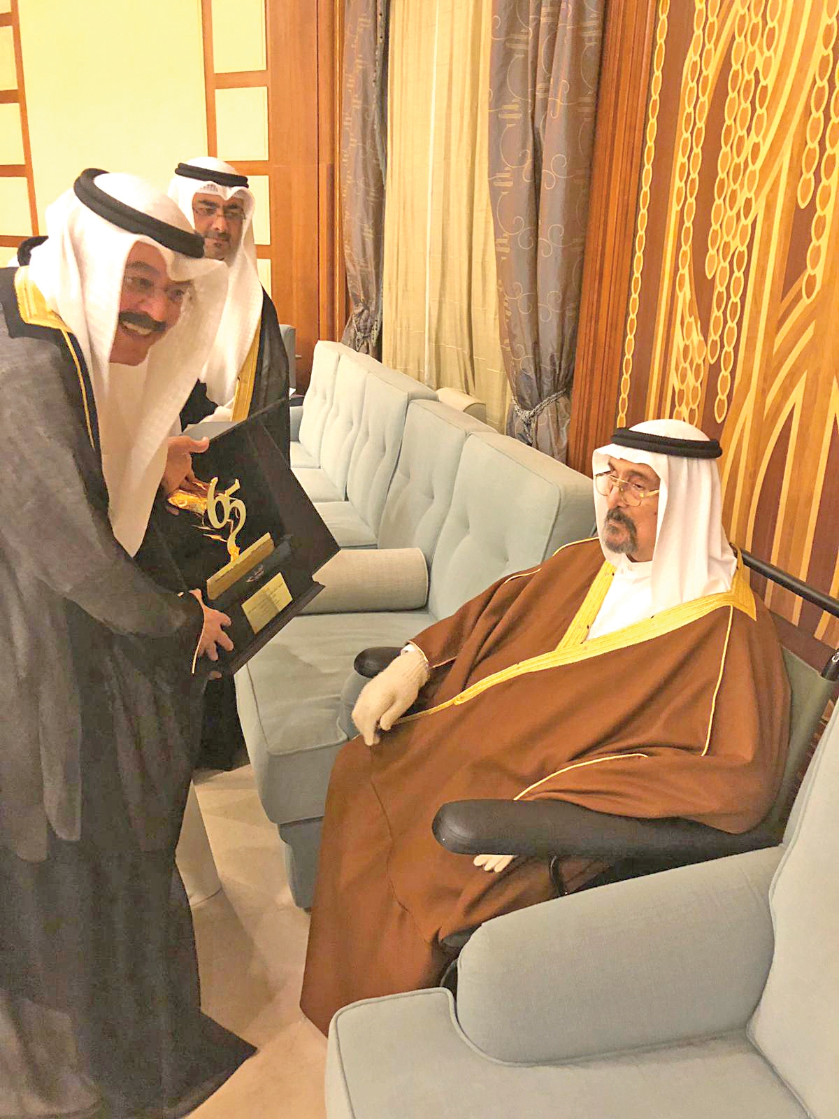 خلال استقباله يوسف الجاسم بمناسبة الذكرى الـ 65 لتأسيس «الكويتية»