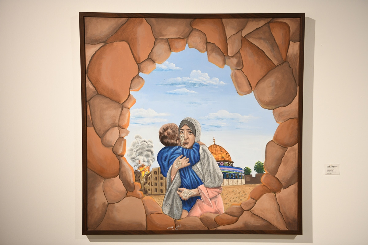 من لوحات المعرض