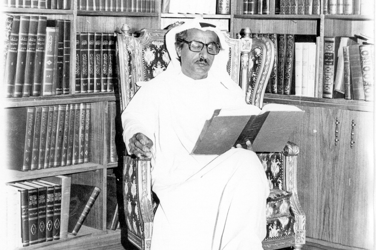 الزيد في مكتبته