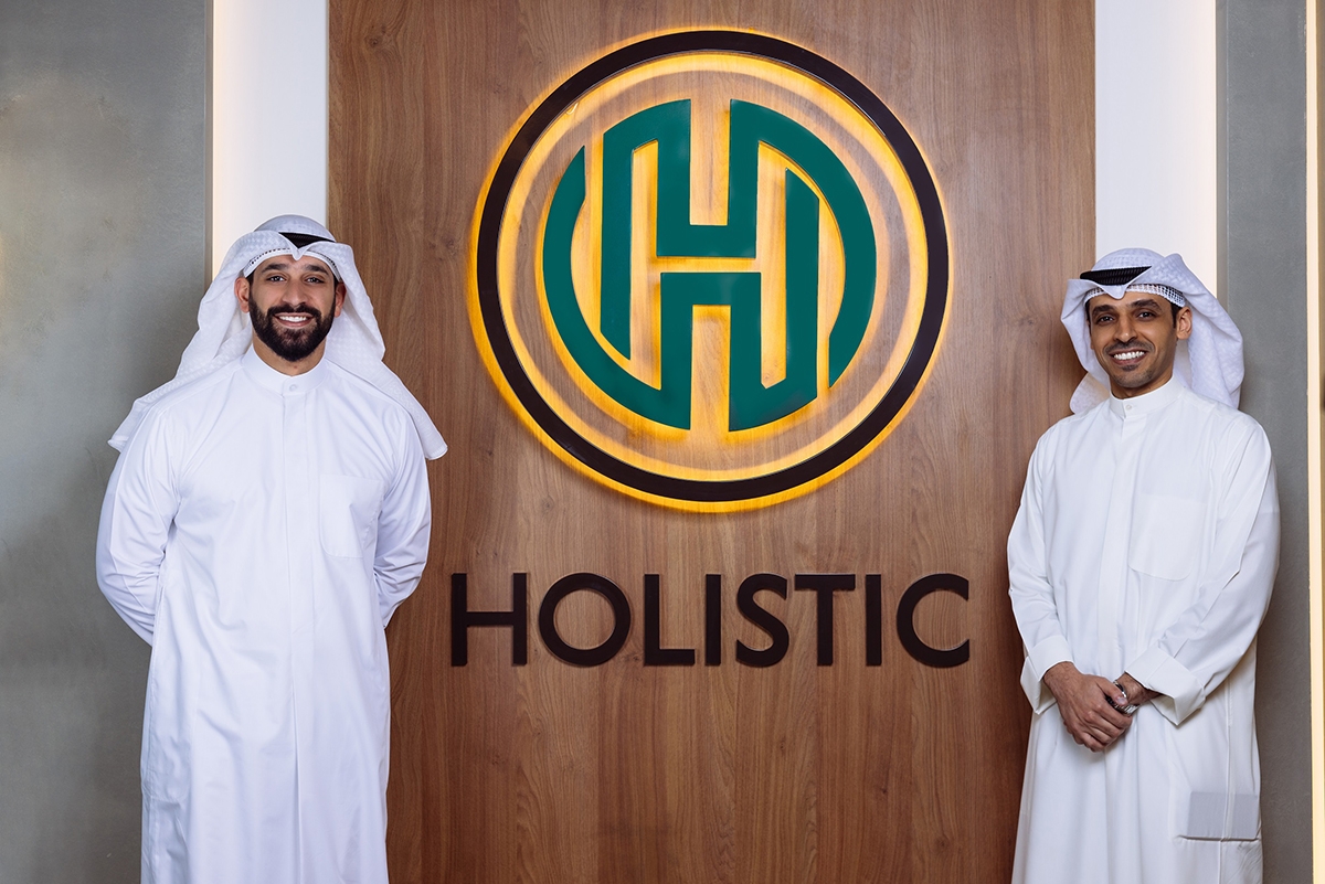 من اليمين: عبدالعزيز الحوقل وعبدالرحمن الدعيج