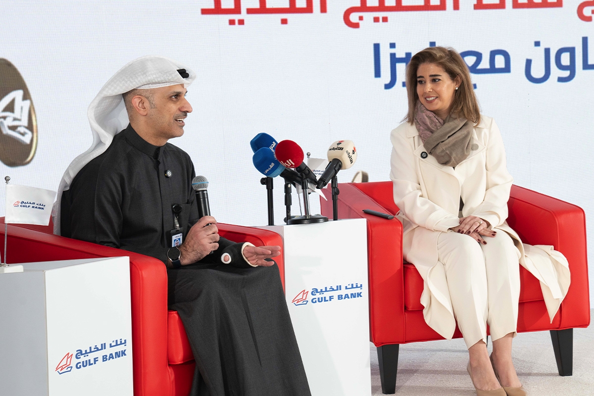 بدر العلي ونجلاء العيسى خلال إطلاق برنامج النقاط بحلته الجديدة