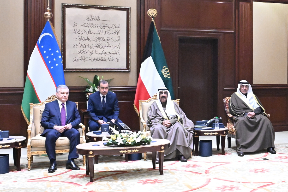 سمو الأمير يستقبل رئيس أوزبكستان لدى وصوله إلى الكويت في زيارة رسمية