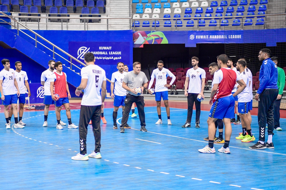 جانب من تدريبات منتخب الكويت الأول لكرة اليد 