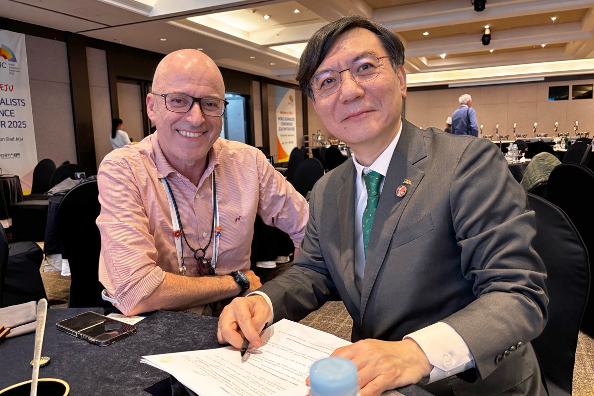 السفير ليم كي مو مع الزميل ربيع كلاس 