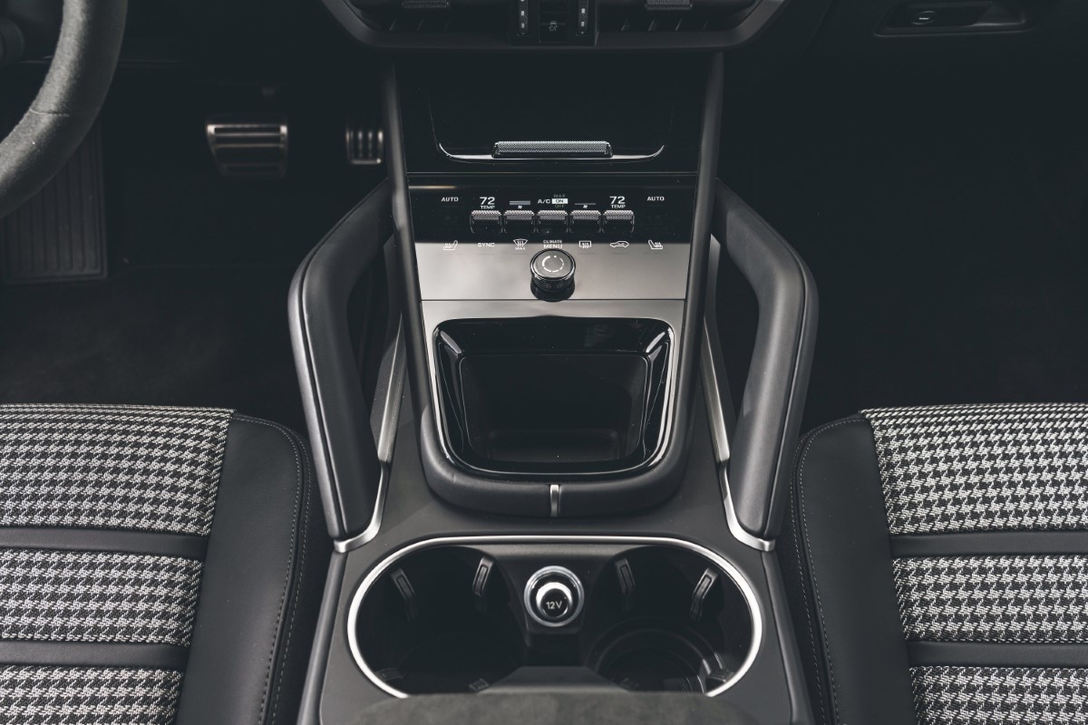 داخلية بورش كاين كوبيه 2025